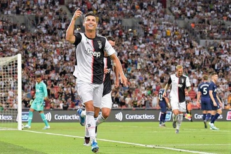 Ảnh của Ronaldo ăn mùng khi ghi được bàn thắng